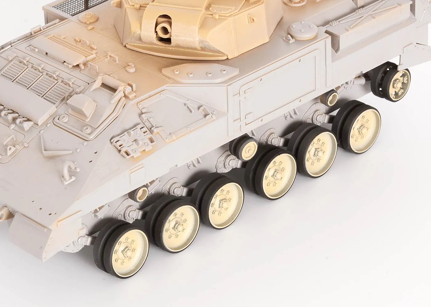 Rossagraph QuickWheel QW-153 målarmask Warrior MCV 1:35