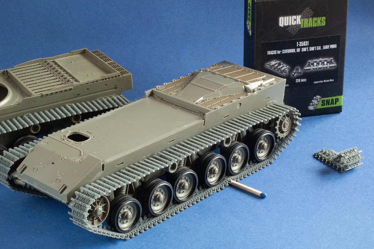 Rossagraph QuickTracks T-35031 larvband 1:35 Centurion 220 delar