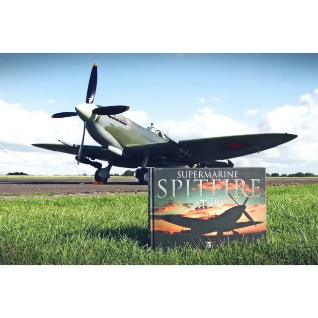 Key Supermarine Spitfire at 90 Anniversary Edition bok
