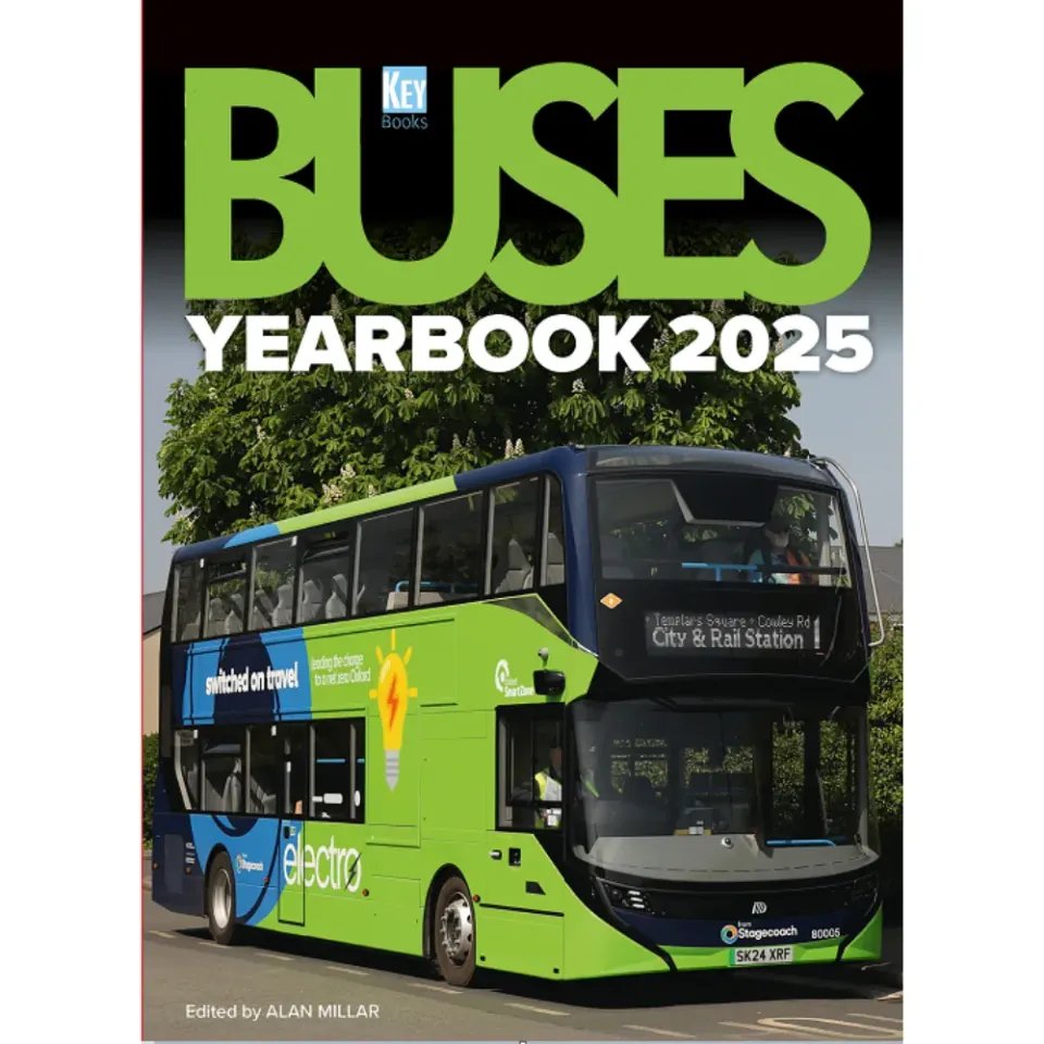 Buses Yearbook 2025 bok inbunden årsbok