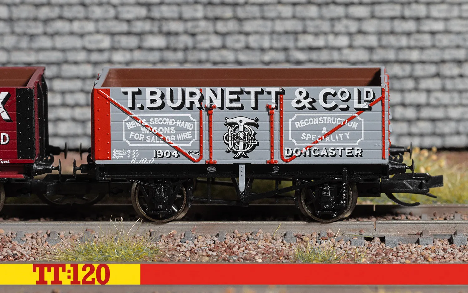 Hornby TT:120 T Burnett 7 plank wagon kolvagn
