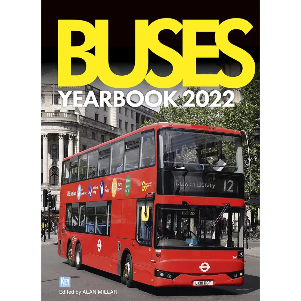 Buses Yearbook 2022 inbunden bok 132 sidor
