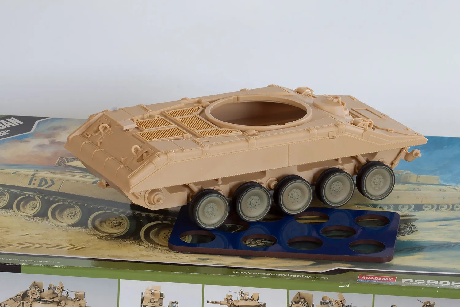 QuickWheel QW-235 M551 Sheridan målarmask 1:35 Academy